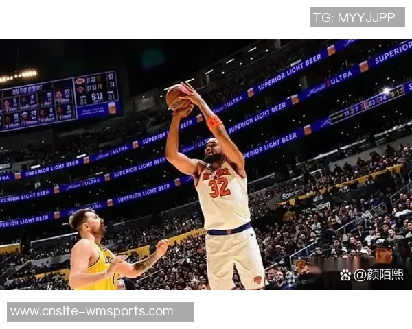 克拉克斯顿半场表现出色11投6中贡献13分7篮板2助攻1抢断