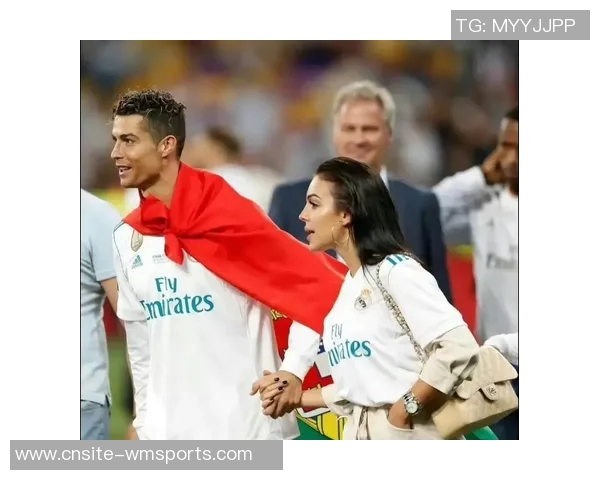 C罗为二女儿庆生送祝福偷穿乔治娜高跟鞋的趣味瞬间